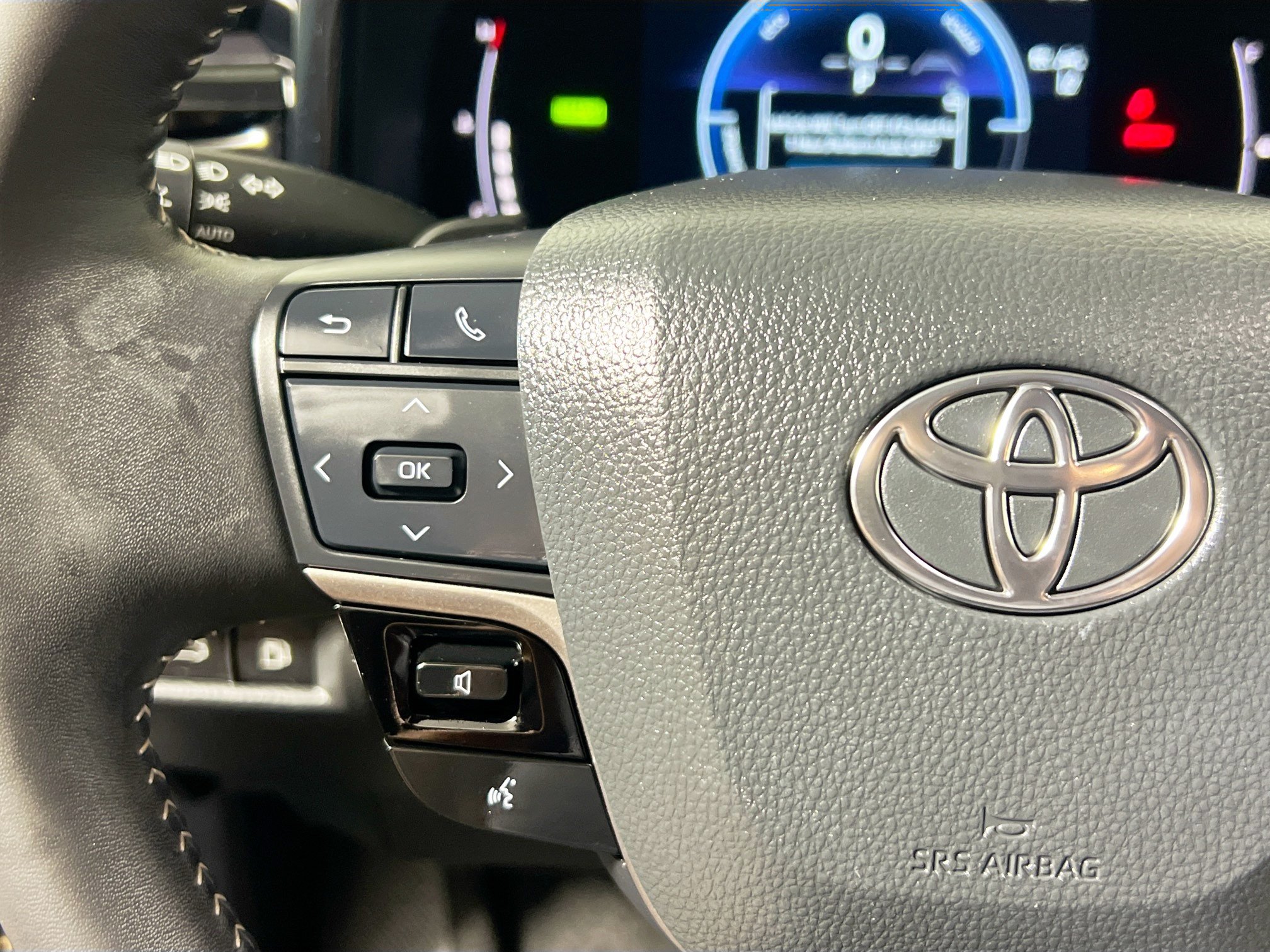 Used 2025 Toyota Camry SE w/ Convenience Package FWD image 18