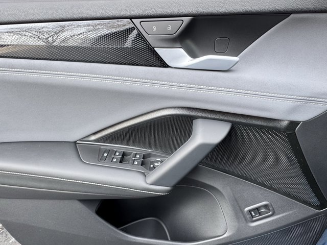 New 2026 Volkswagen Tiguan SE R-Line image 17