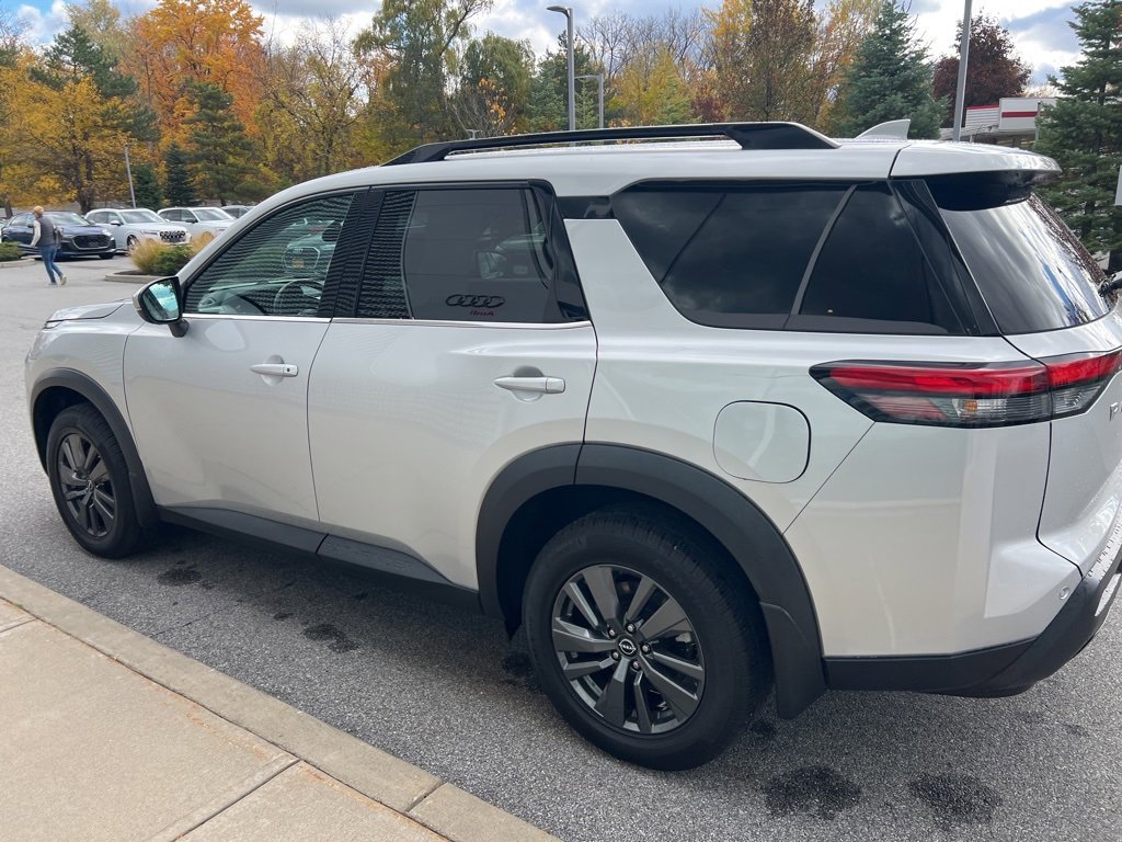 Used 2022 Nissan Pathfinder SV image 34