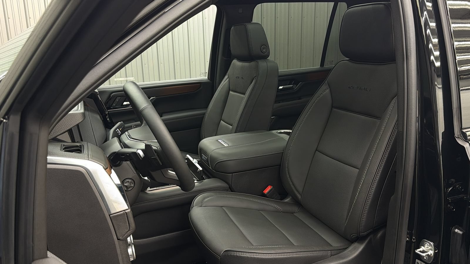 Used 2026 GMC Yukon Denali w/ Sun & Power Step Package AWD/4WD image 31