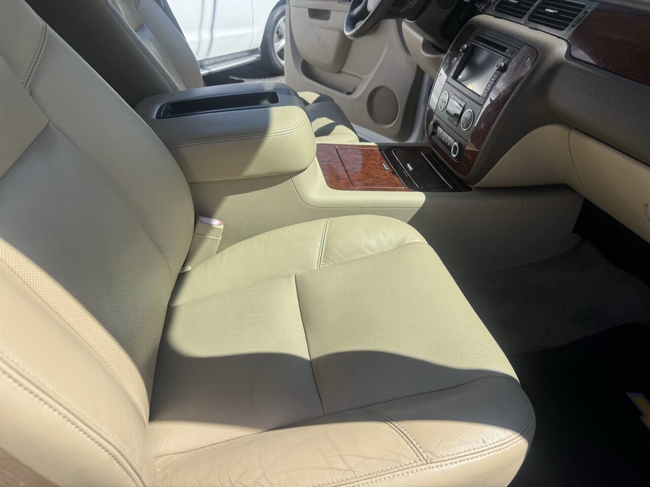 Used 2010 Chevrolet Tahoe LTZ AWD/4WD image 22