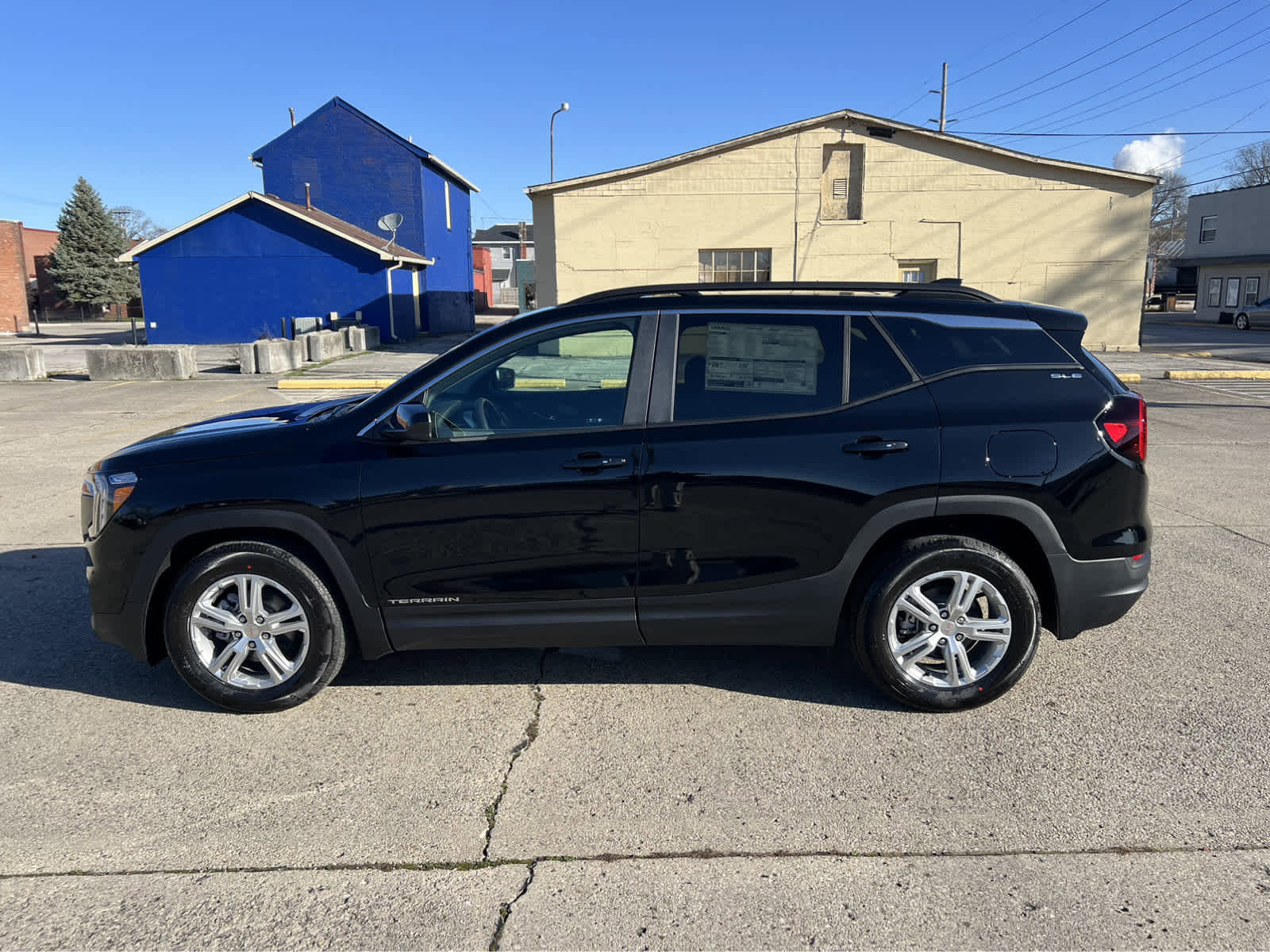 New 2024 GMC Terrain SLE w/ Driver Convenience Package FWD image 5
