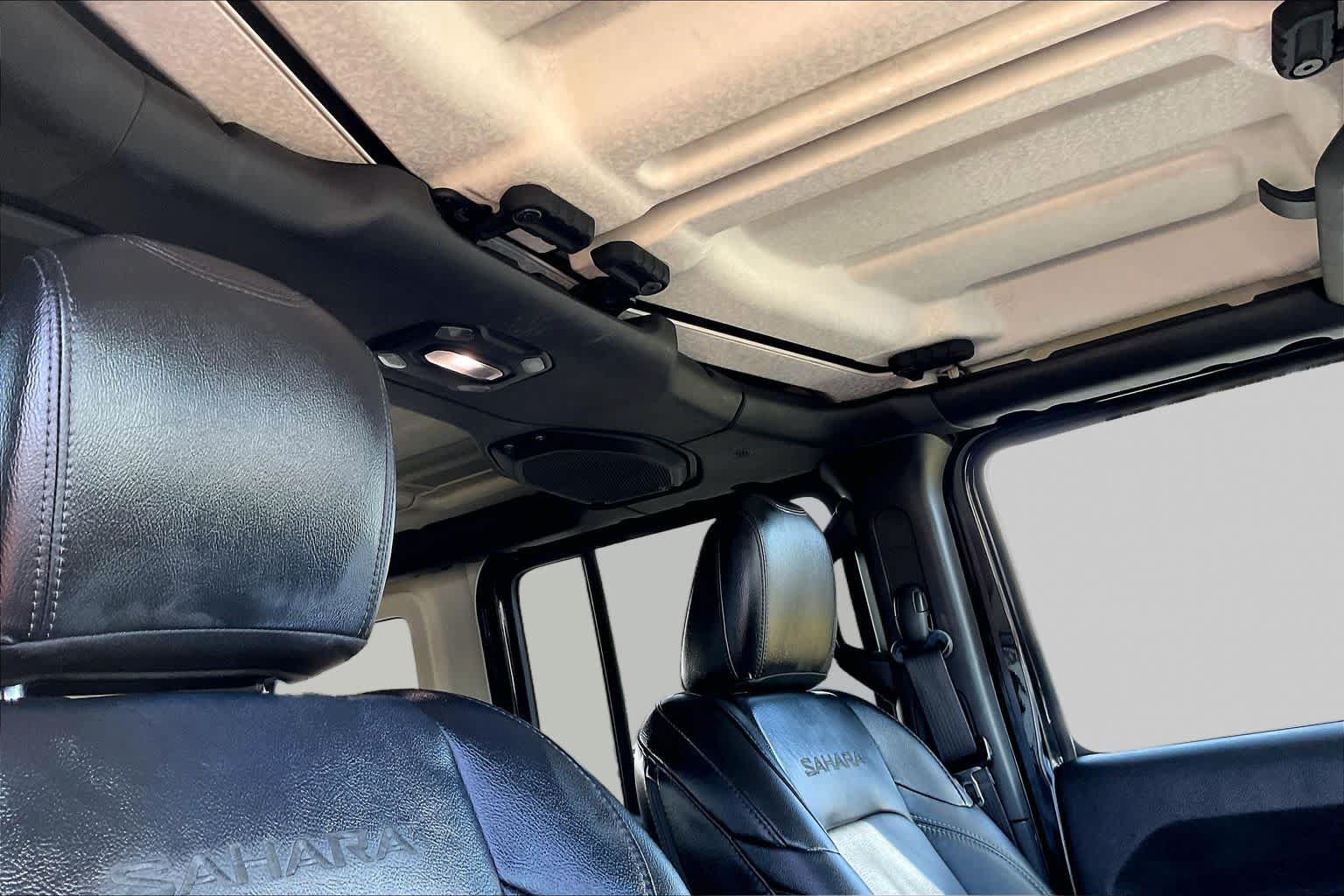 Used 2018 Jeep Wrangler Unlimited Sahara AWD/4WD image 12