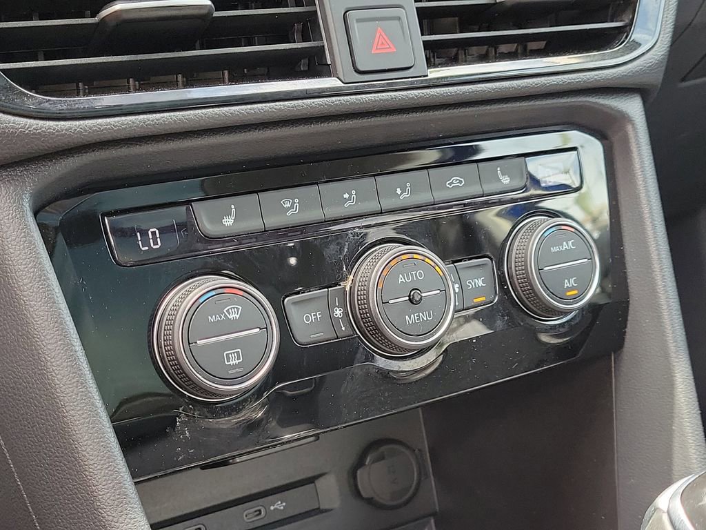 Used 2024 Volkswagen Taos SE image 25