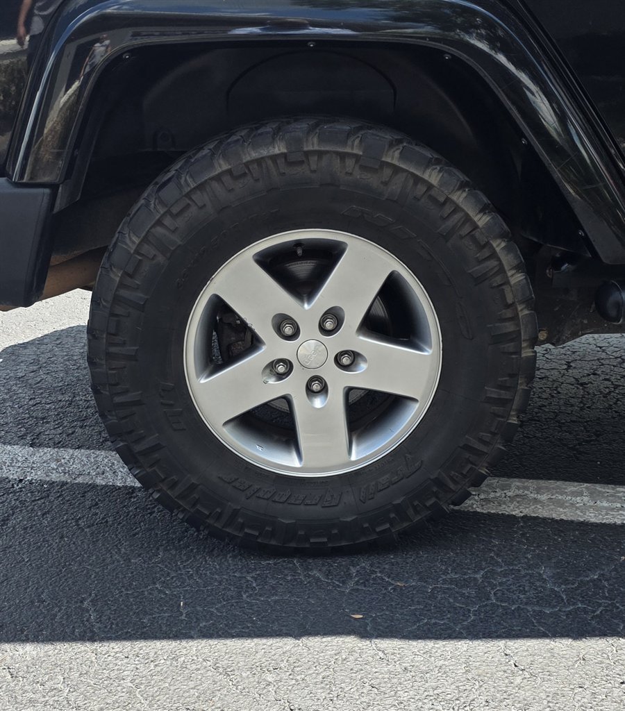 Used 2012 Jeep Wrangler Unlimited Rubicon w/ Connectivity Group AWD/4WD image 34