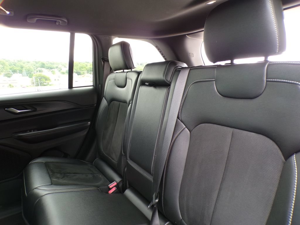 Used 2024 Jeep Grand Cherokee Altitude AWD/4WD image 16