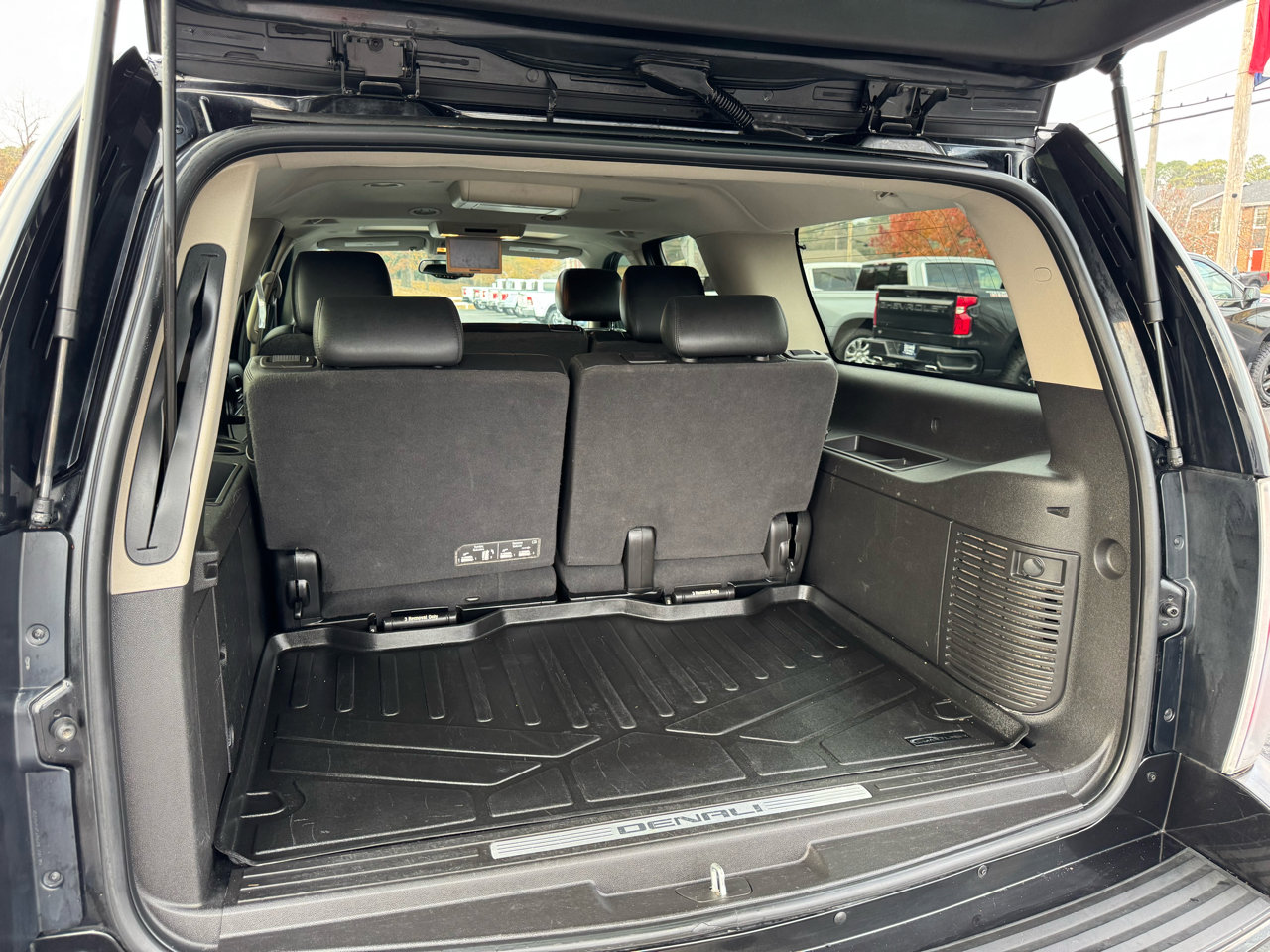 Used 2011 GMC Yukon XL Denali image 21