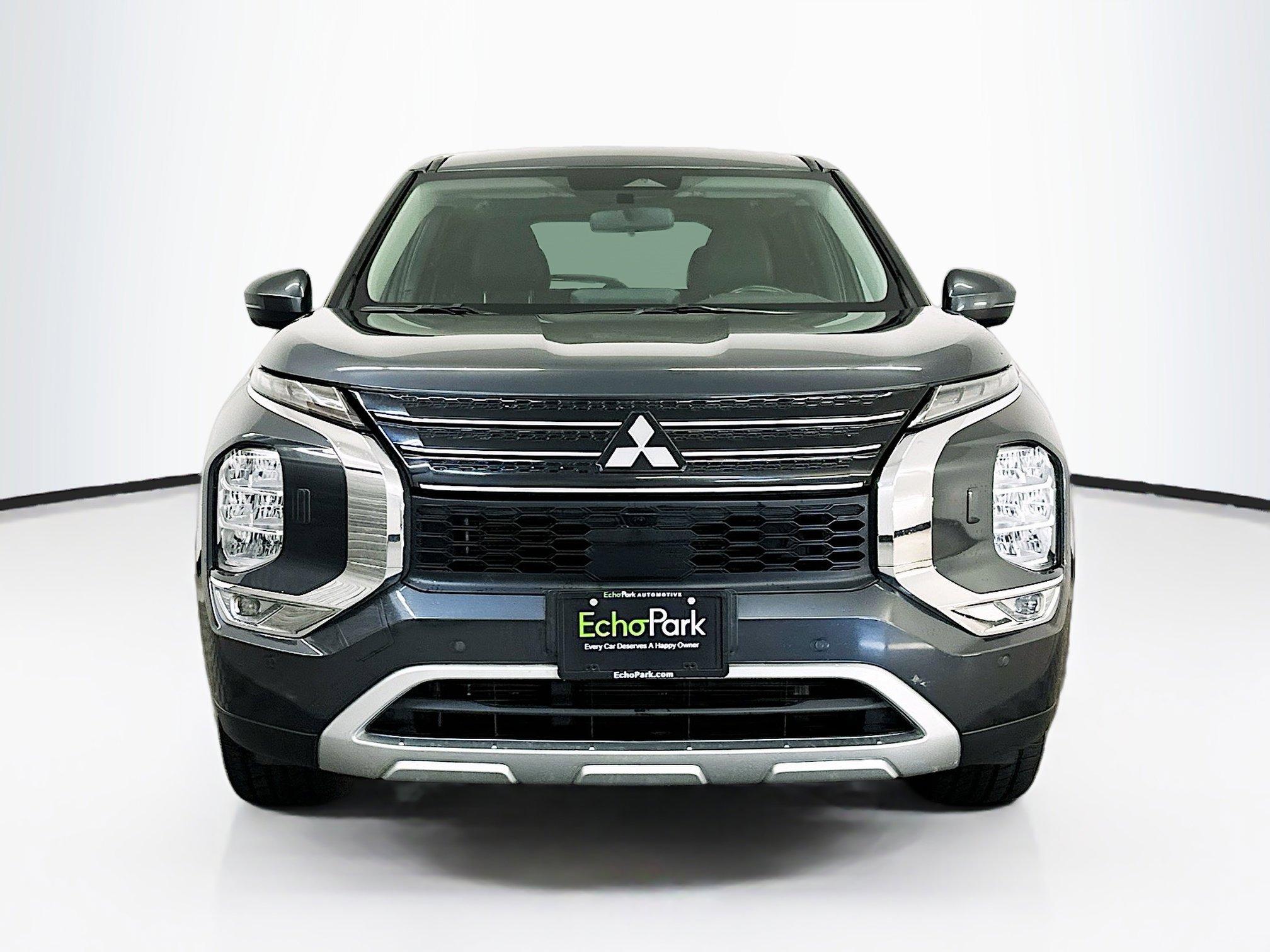 Used 2024 Mitsubishi Outlander SE image 2