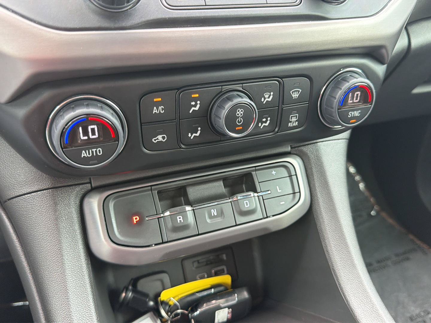 Used 2023 GMC Acadia AT4 w/ Technology Package AWD/4WD image 33