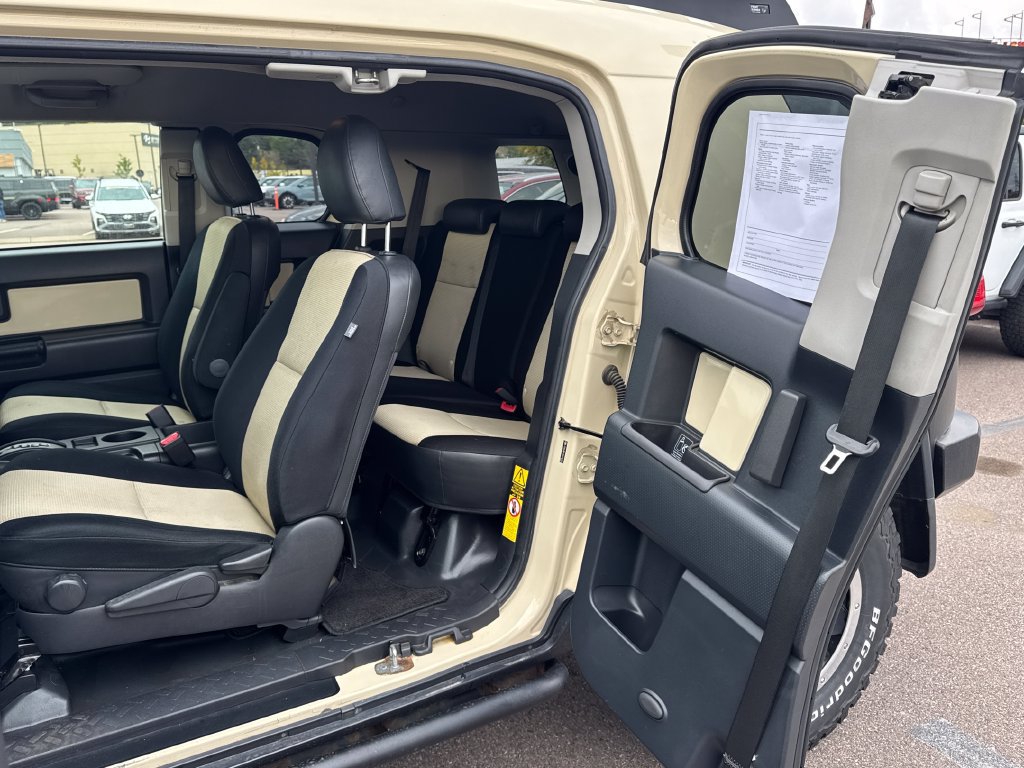 Used 2010 Toyota FJ Cruiser 4WD image 32