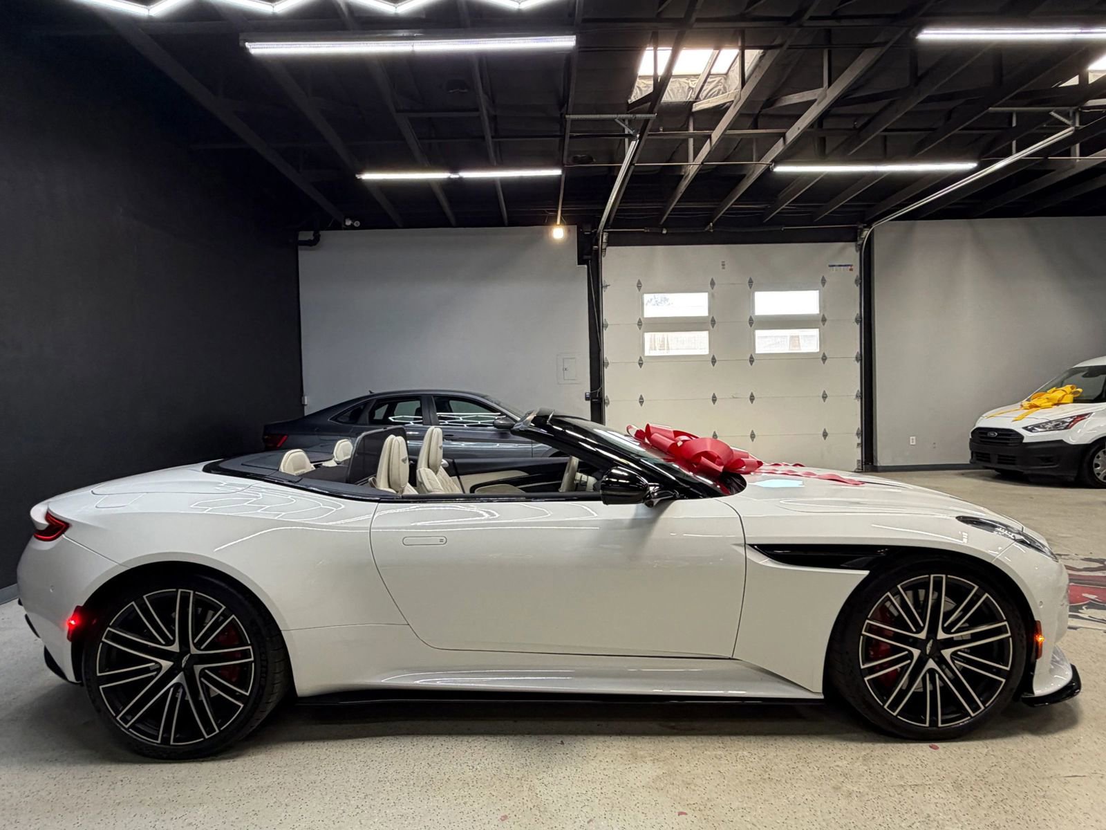 Used 2024 Aston Martin DB12 Convertible RWD image 38