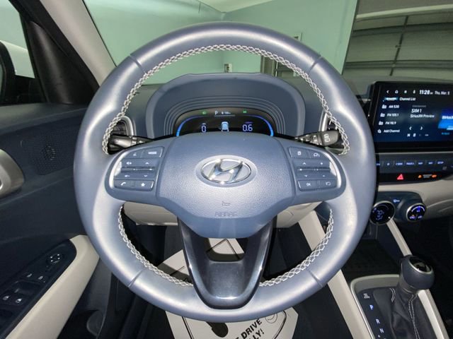 Used 2024 Hyundai Venue Limited image 14