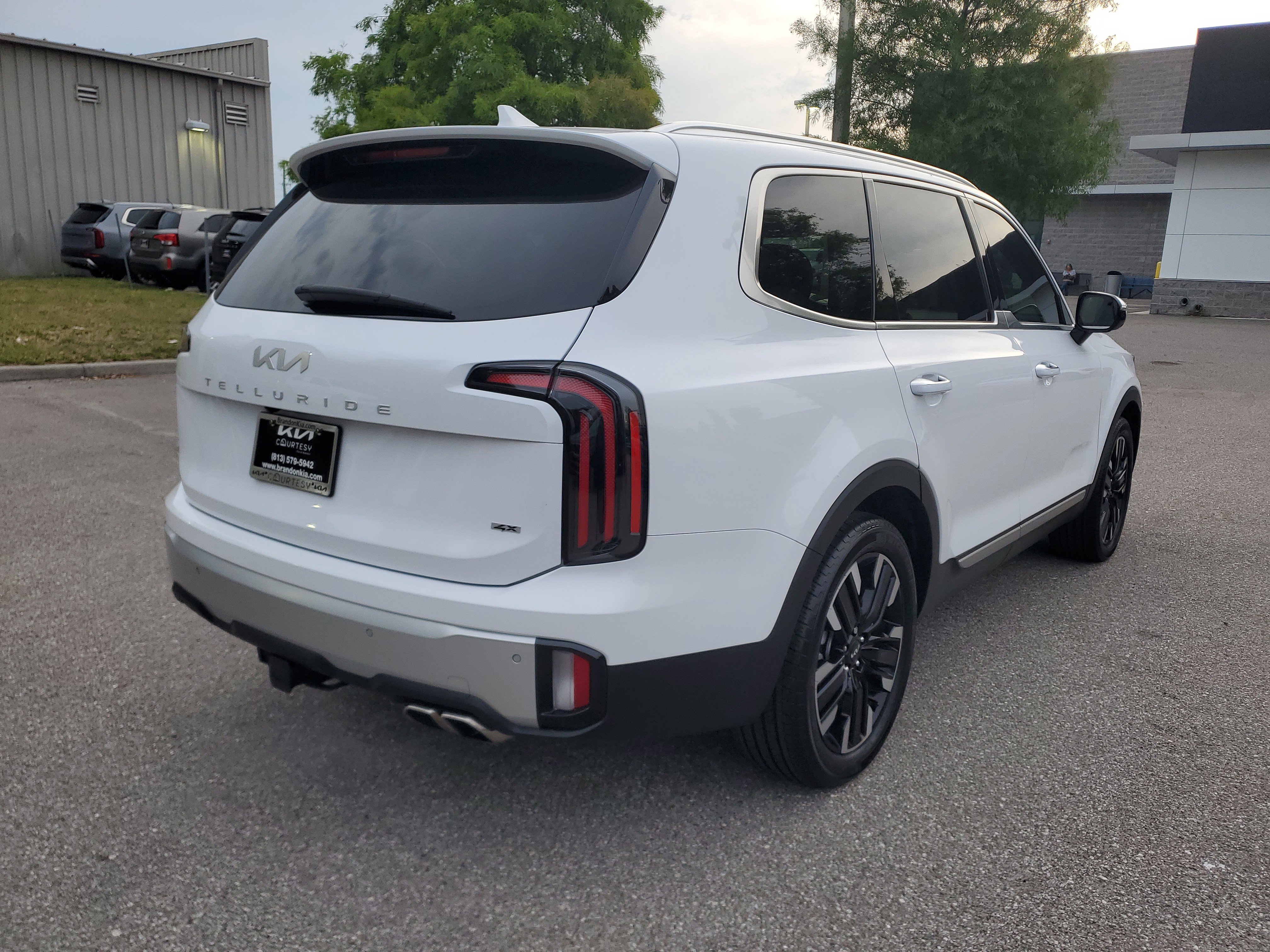 Used 2024 Kia Telluride SX Prestige w/ Towing Package AWD/4WD image 3
