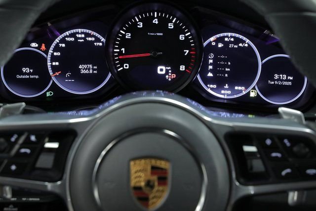 Used 2022 Porsche Cayenne Platinum Edition image 16