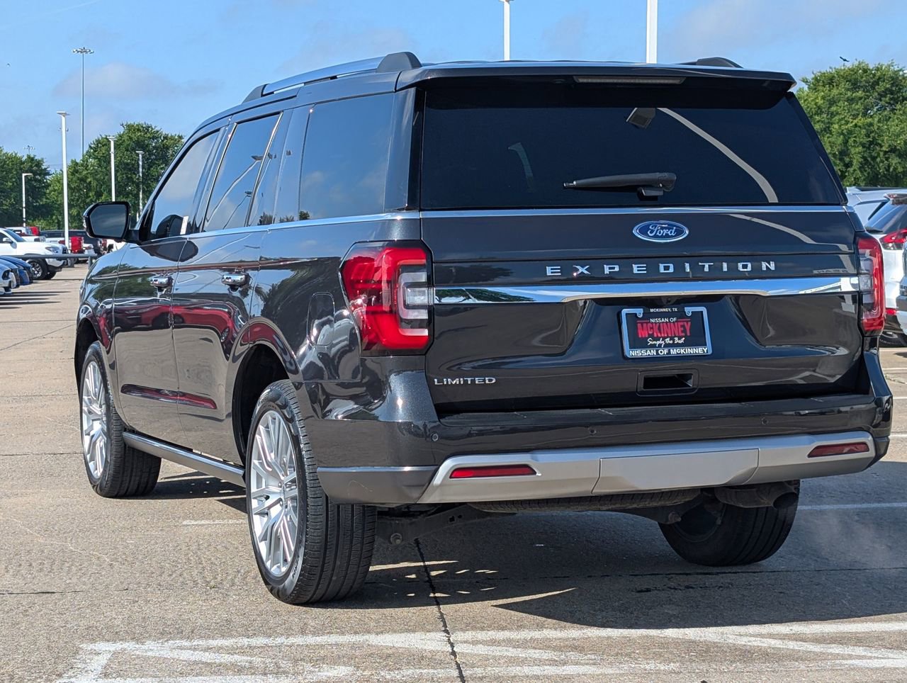 Used 2024 Ford Expedition Limited image 4