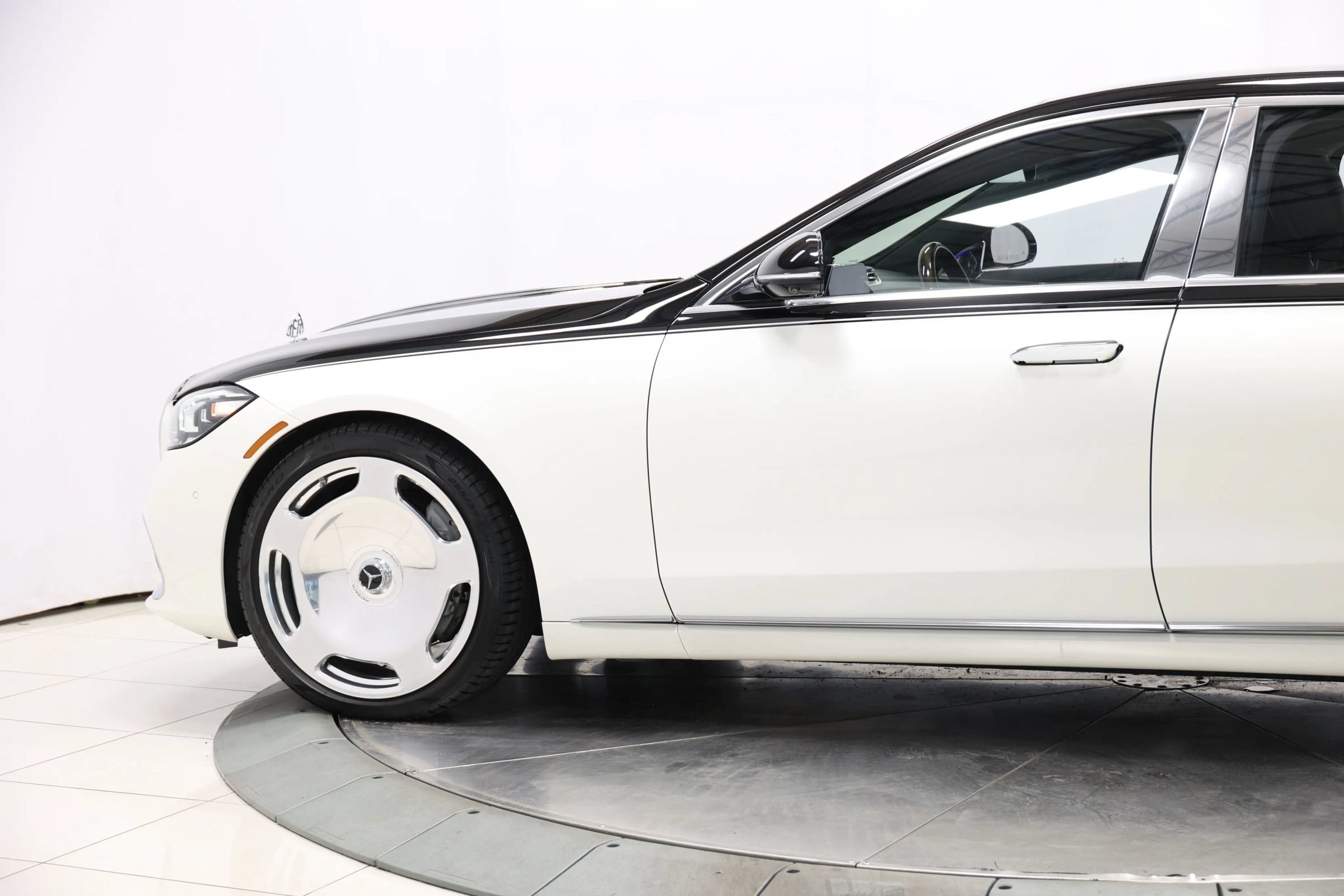 Used 2021 Mercedes-Benz Maybach S 580 4MATIC image 9