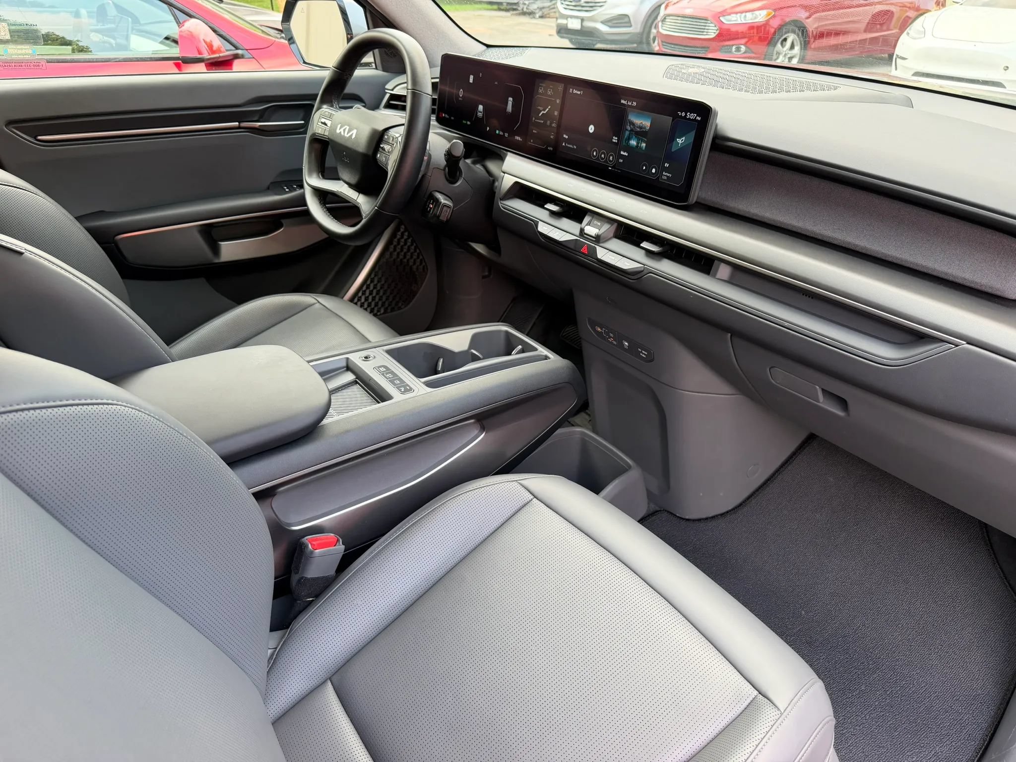 Used 2024 Kia EV9 Light Long Range RWD image 25