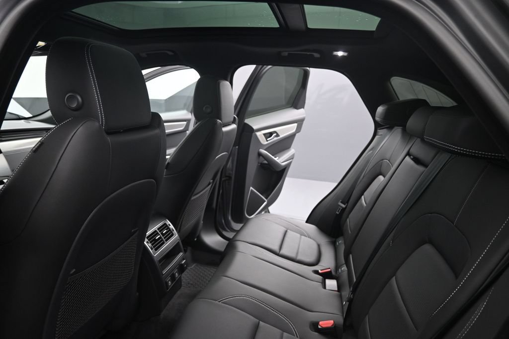 New 2026 Jaguar F-PACE R-Dynamic S AWD/4WD image 17