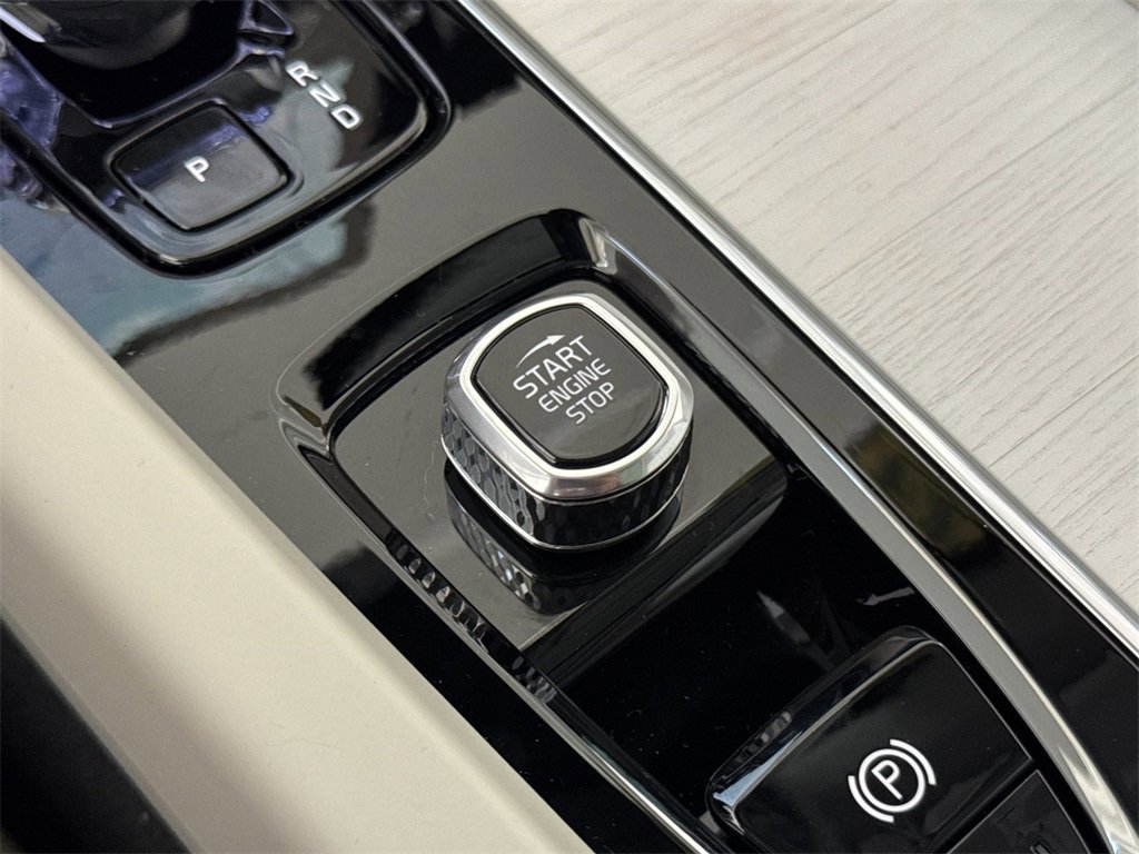 New 2026 Volvo XC60 T8 Ultra w/ Protection Package Premier image 22