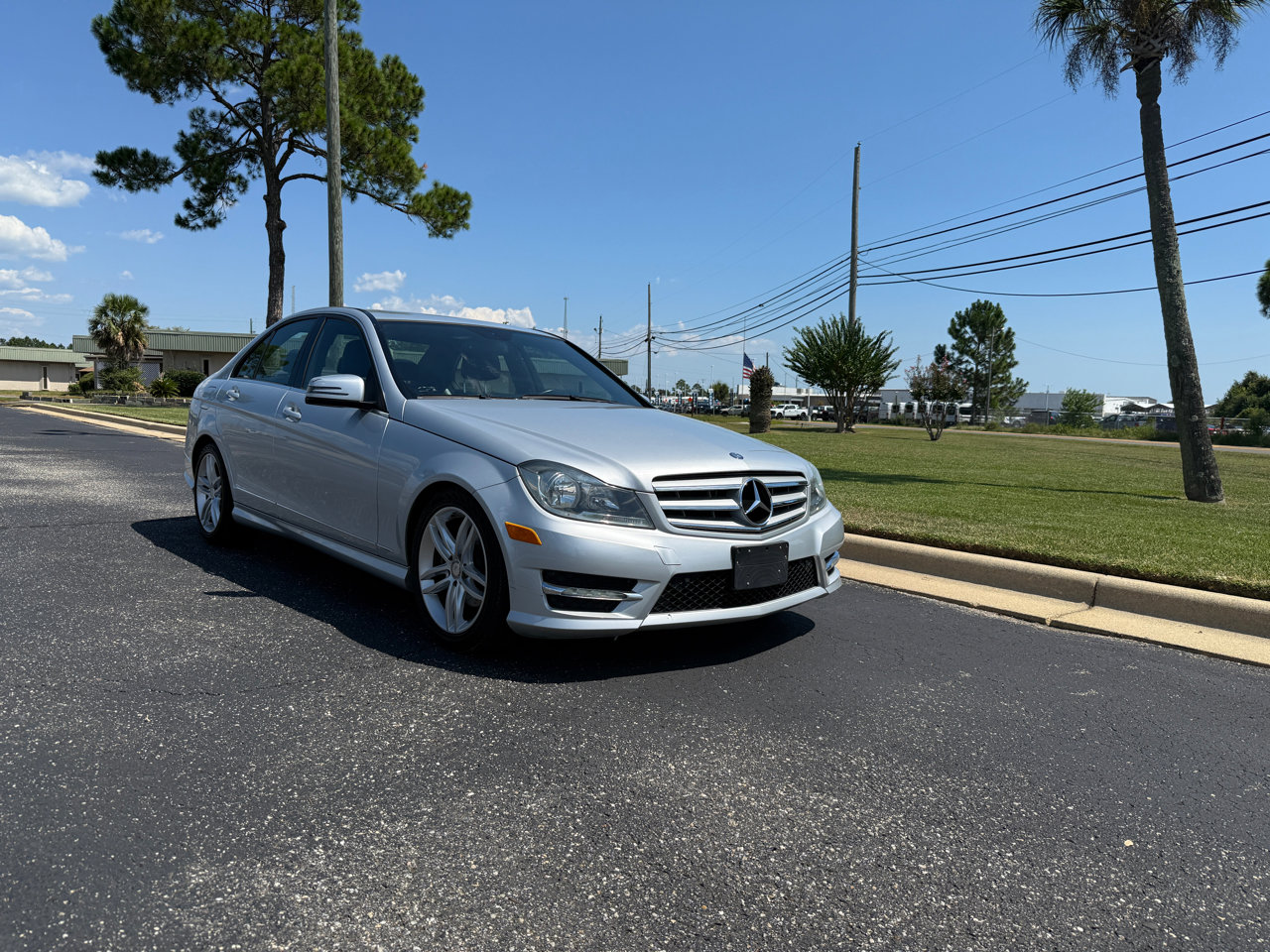 Used 2012 Mercedes-Benz C 300 Luxury image 4