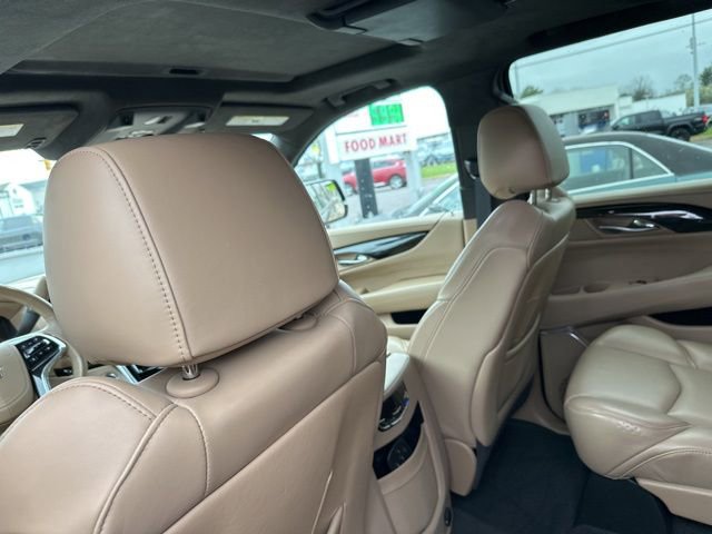 Used 2020 Cadillac Escalade Platinum image 9