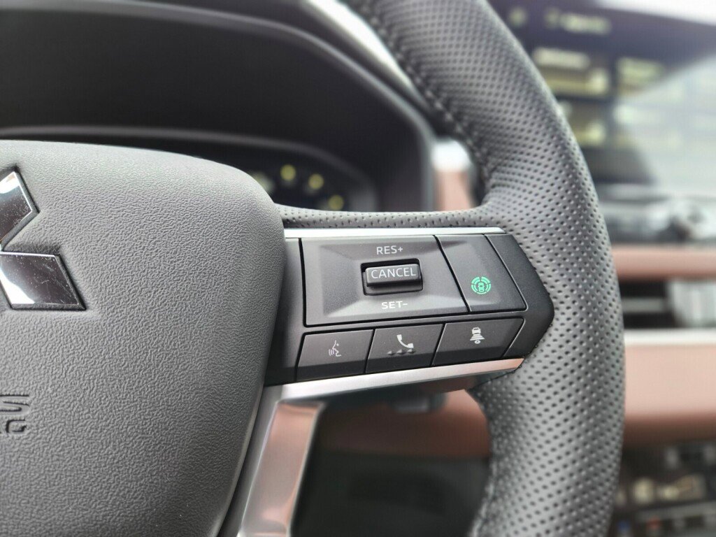 New 2025 Mitsubishi Outlander SEL image 28