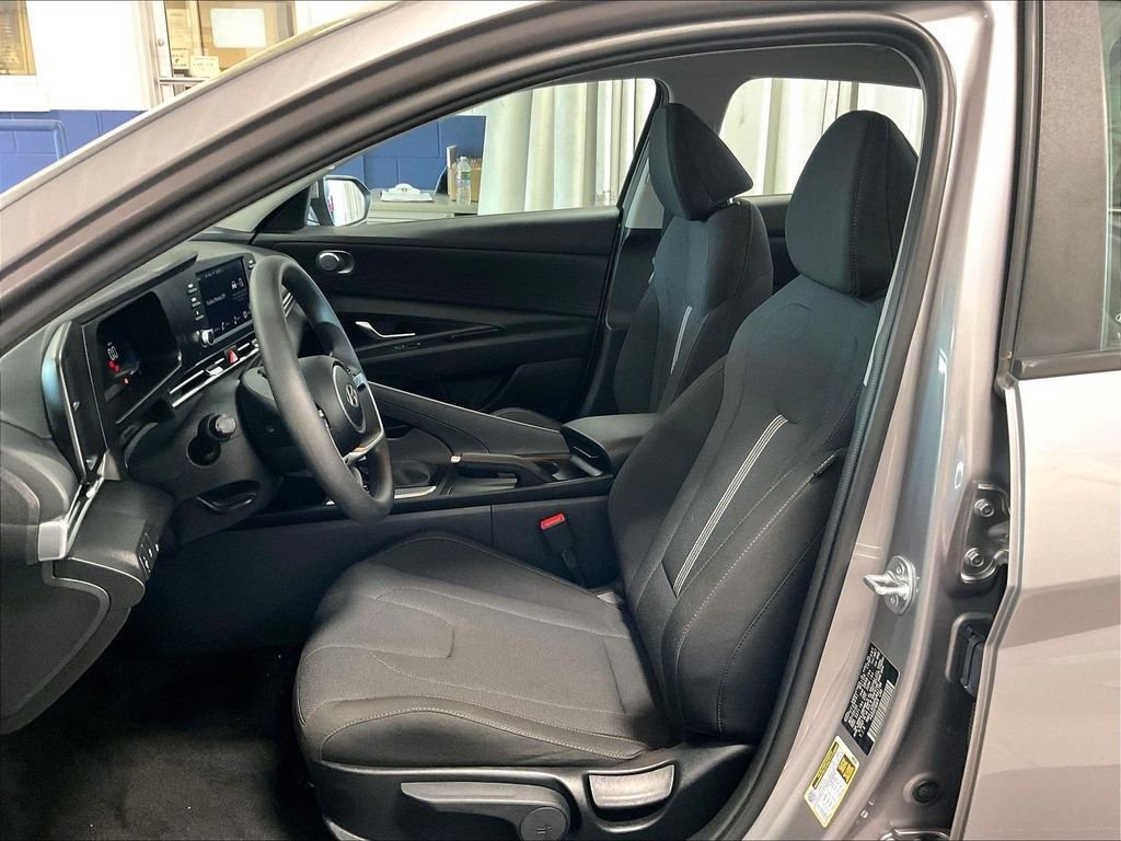 Used 2024 Hyundai Elantra SE FWD image 10
