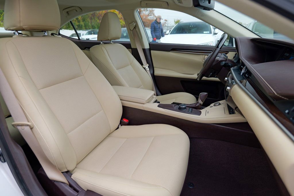 Used 2018 Lexus ES 350 w/ Premier Package image 36