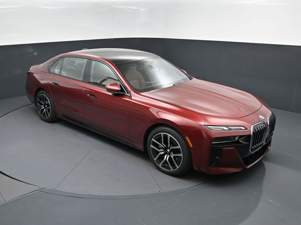 Certified 2025 BMW 740i image 36