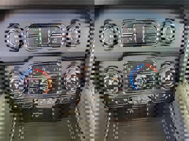 Used 2023 Chevrolet Suburban Premier AWD/4WD image 4