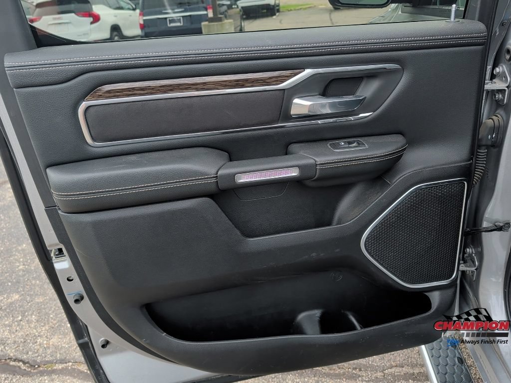 Used 2019 RAM 1500 Laramie AWD/4WD image 15