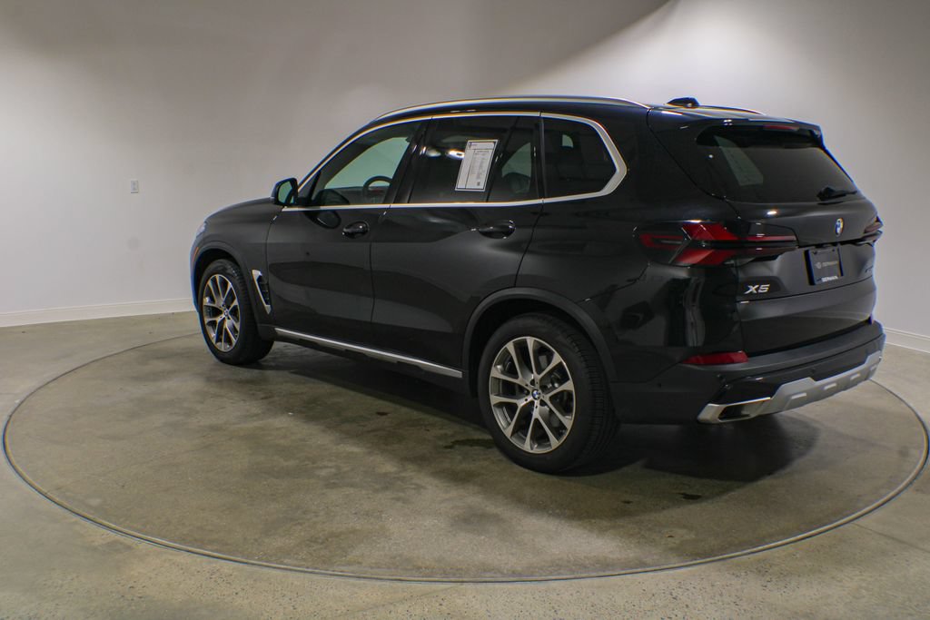 Used 2024 BMW X5 xDrive40i w/ Premium Package AWD/4WD image 4