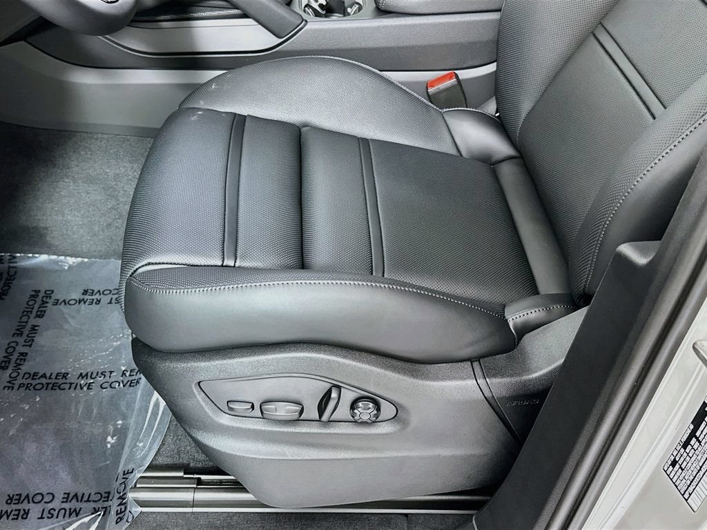 New 2026 Porsche Cayenne Coupe AWD/4WD image 21