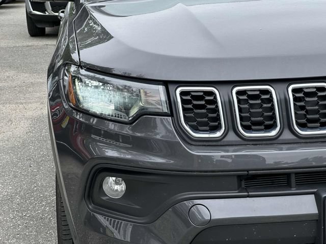 Used 2024 Jeep Compass Latitude w/ Sun and Sound Group AWD/4WD image 7