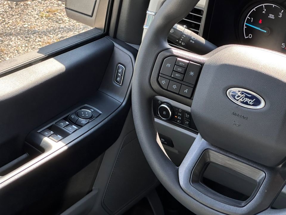 New 2025 Ford F550 4x4 Crew Cab image 16