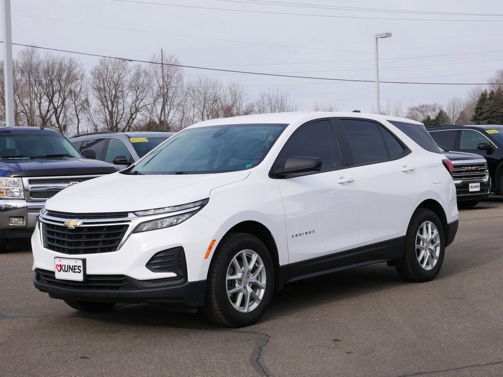 Used 2023 Chevrolet Equinox LS w/ LS Convenience Package image 3