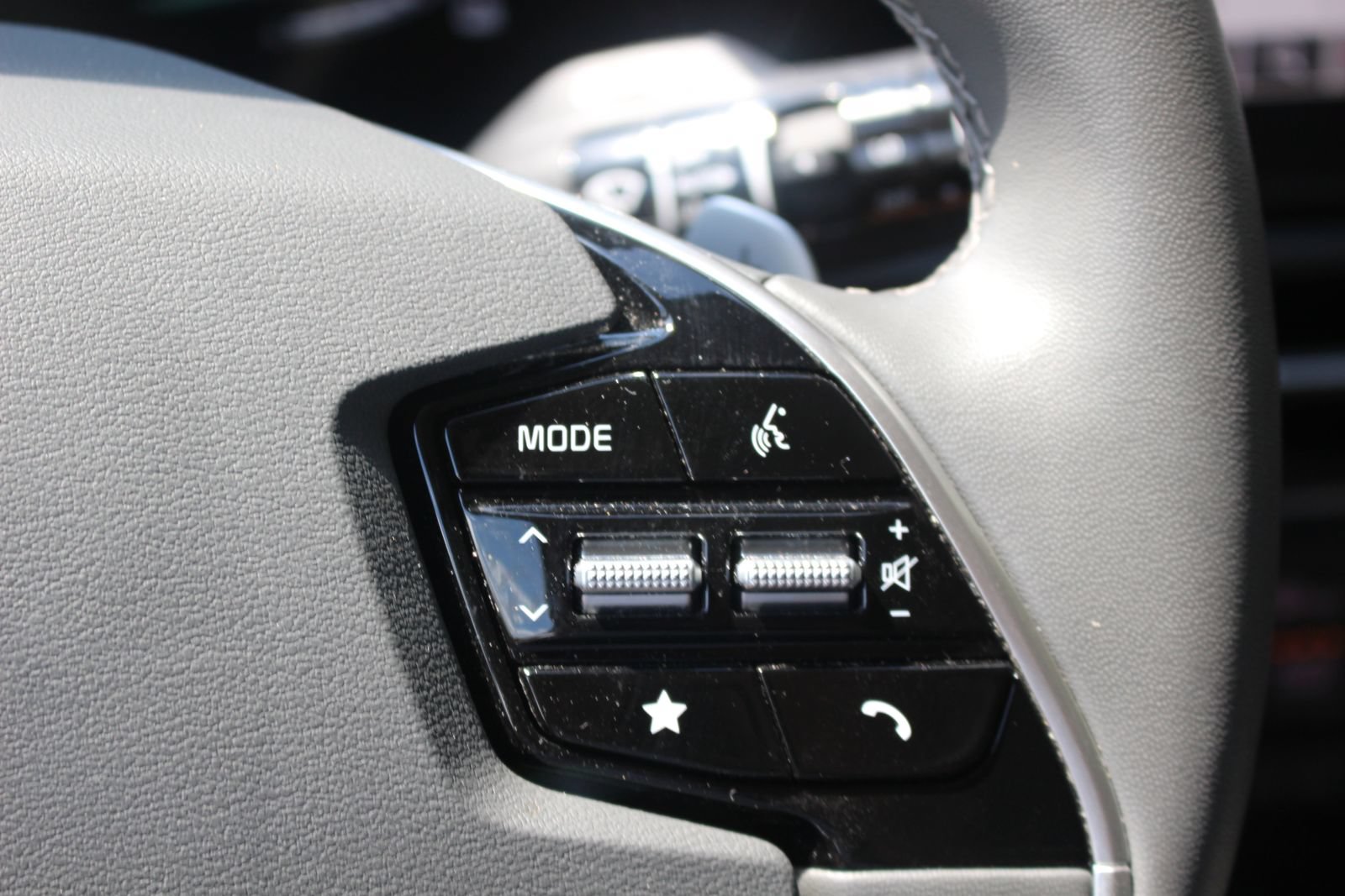 Certified 2024 Kia Niro EX Touring FWD image 21