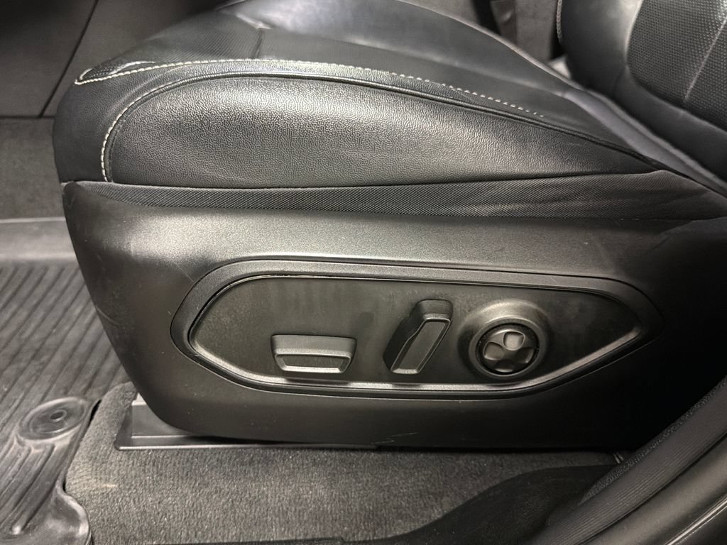 Used 2022 Jeep Grand Cherokee Limited w/ Luxury Tech Group II AWD/4WD image 25