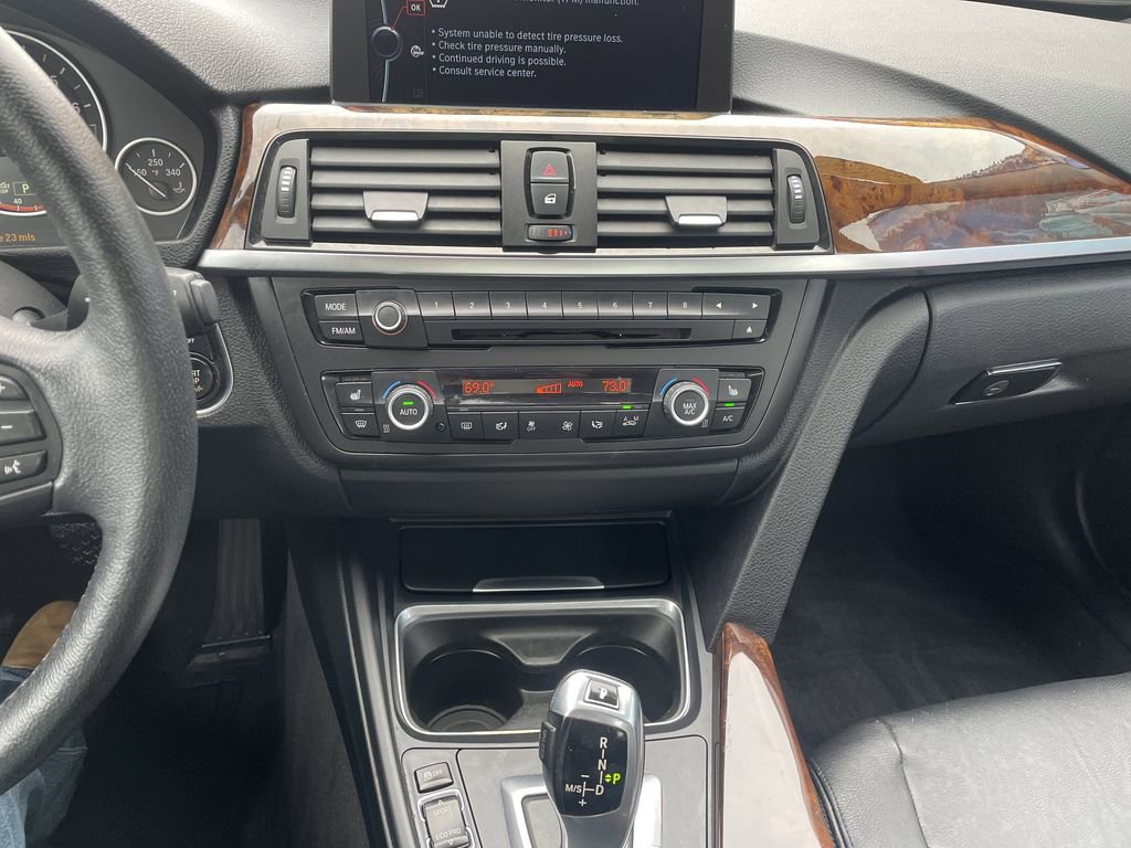 Used 2013 BMW 328i xDrive Sedan AWD/4WD image 18