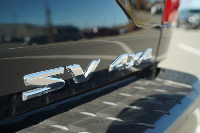 Used 2024 Nissan Titan SV w/ SV Convenience Package image 39