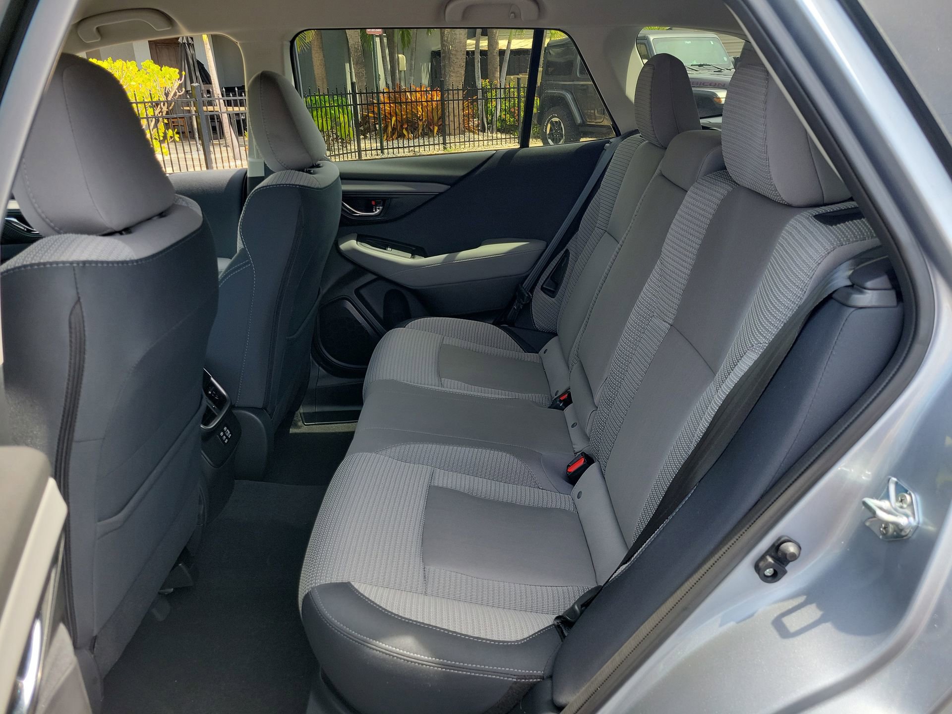 Used 2025 Subaru Outback Premium w/ Popular Package #1A AWD/4WD image 18