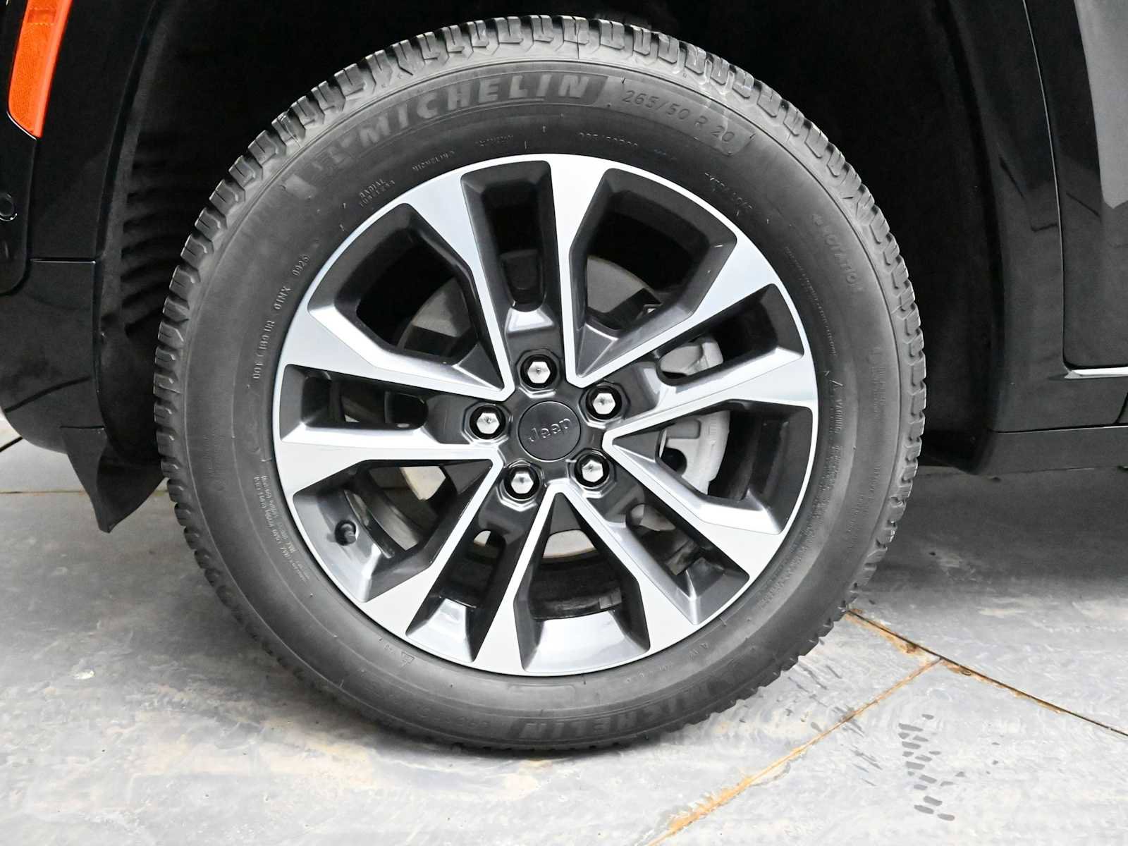 Used 2024 Jeep Grand Cherokee L Overland w/ Trailer Tow Package image 5