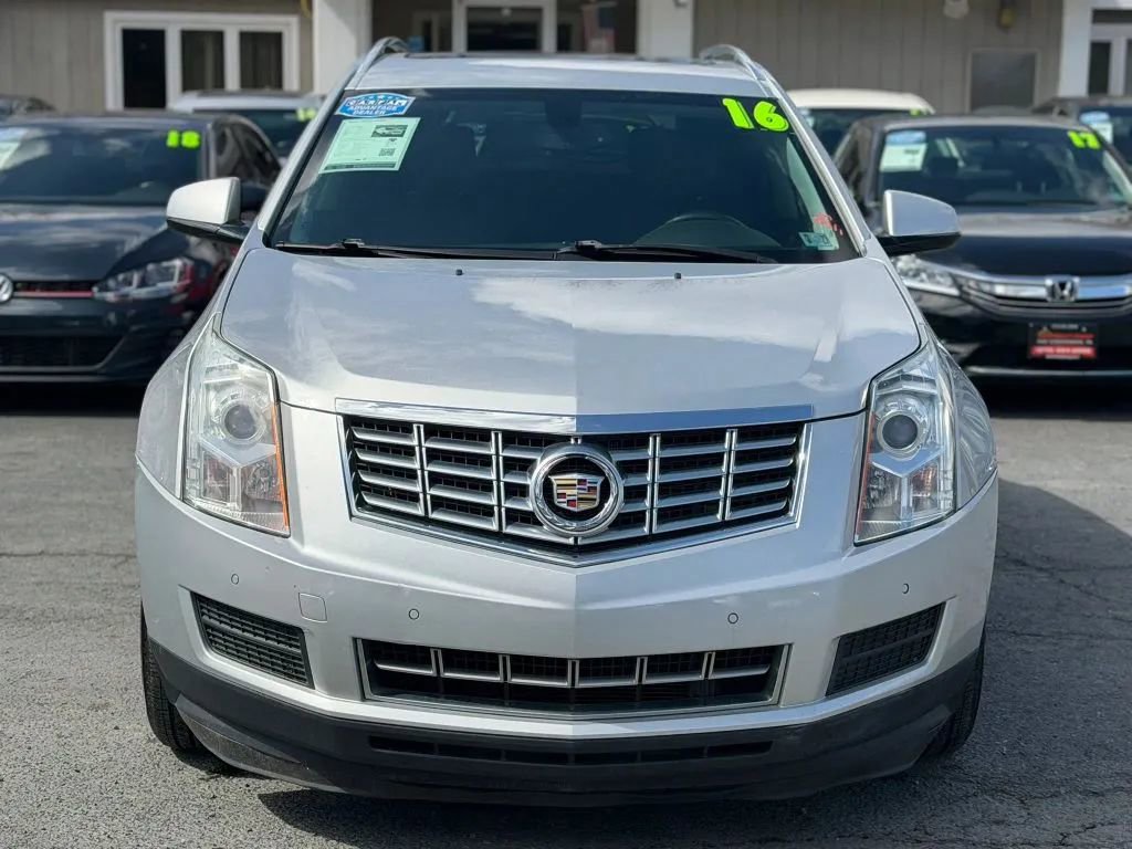 Used 2016 Cadillac SRX Luxury image 3