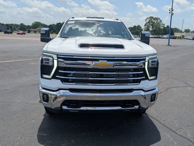 New 2026 Chevrolet Silverado 3500 LTZ w/ LTZ Plus Package AWD/4WD image 2