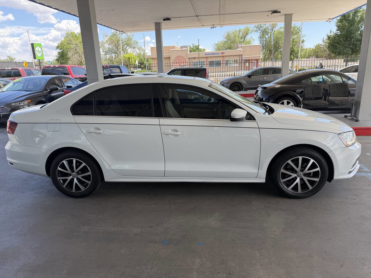 Used 2017 Volkswagen Jetta SE FWD image 9