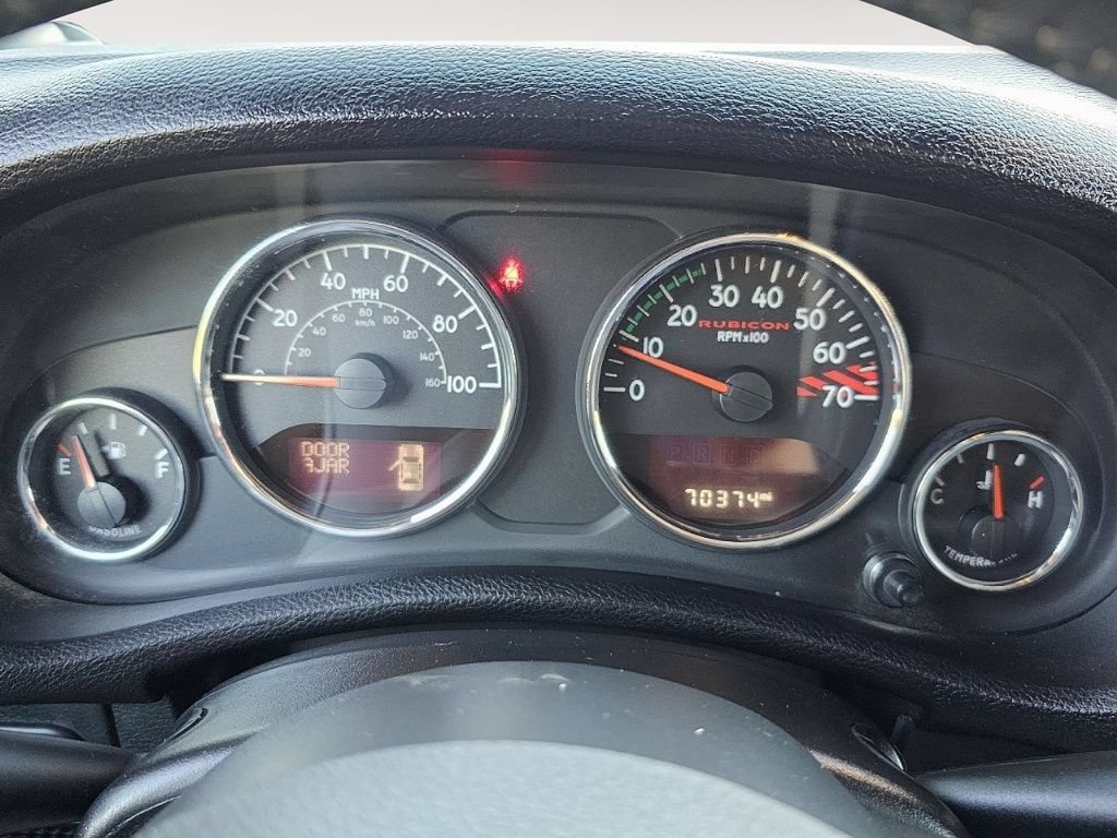 Used 2015 Jeep Wrangler Unlimited Rubicon AWD/4WD image 38
