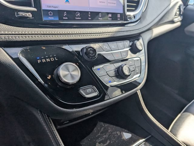 Used 2023 Chrysler Pacifica Limited w/ Uconnect Theater Family Group AWD/4WD image 18
