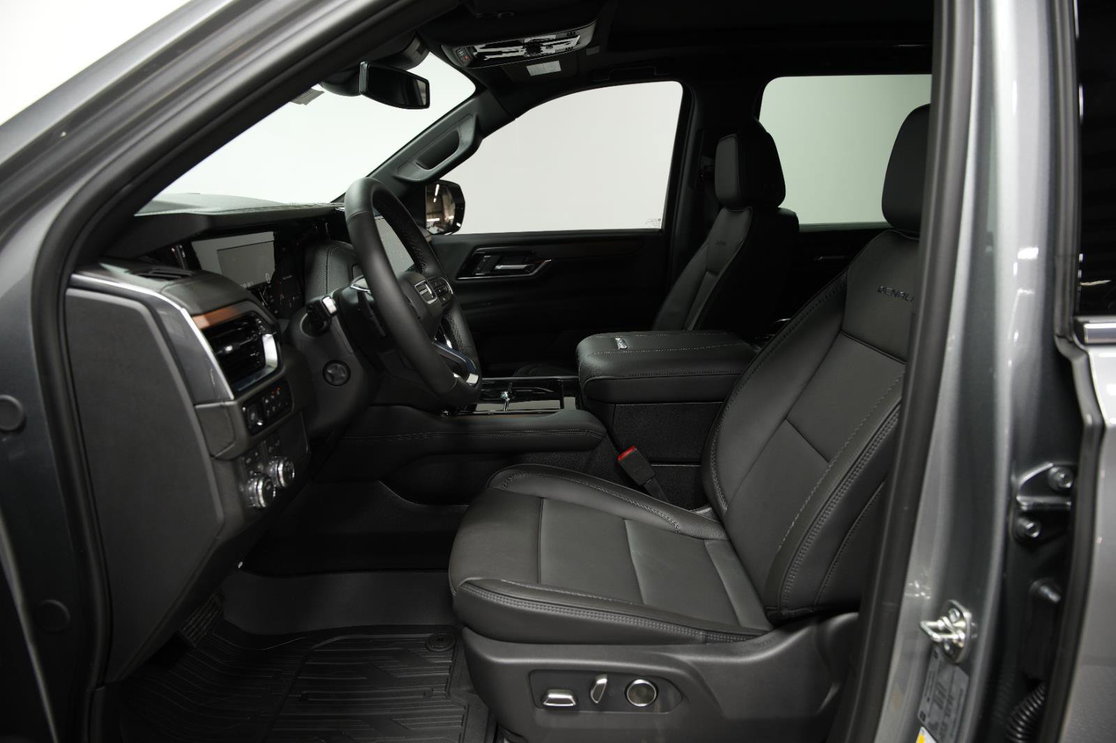 New 2026 GMC Yukon XL Denali w/ Sun & Power Step Package image 30