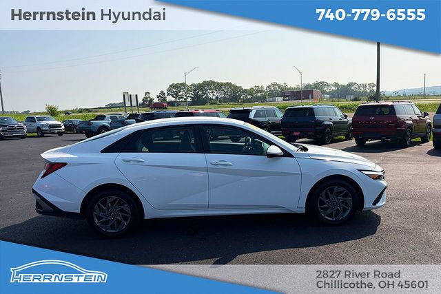 Used 2024 Hyundai Elantra SEL FWD image 18