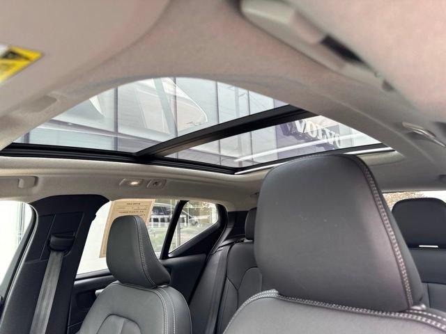 Certified 2025 Volvo XC40 B5 Core AWD/4WD image 26